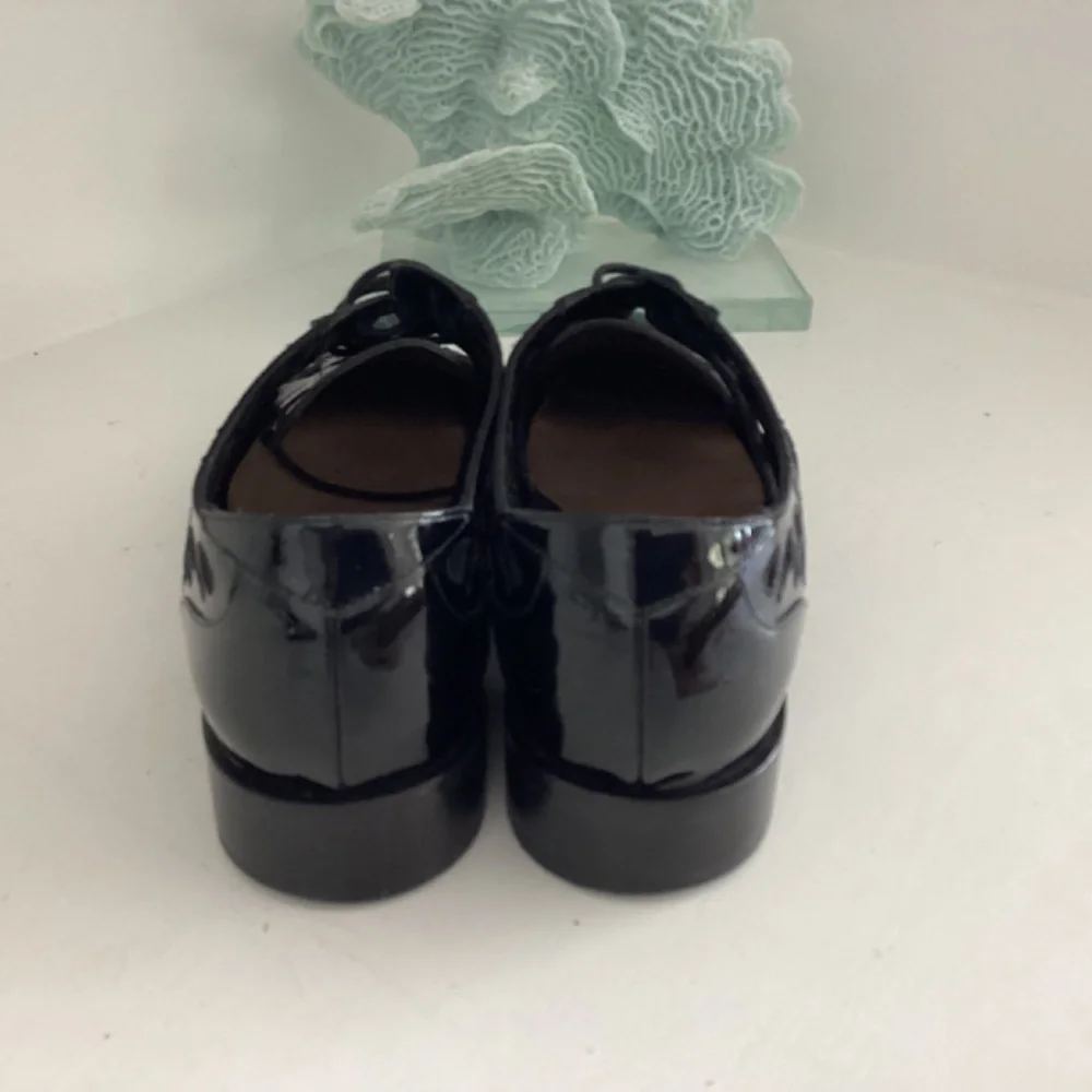 REDUCED VALENTINO PATENT LEATHER EYELET TRIM OXFORS SHOES size 37.5 7.5